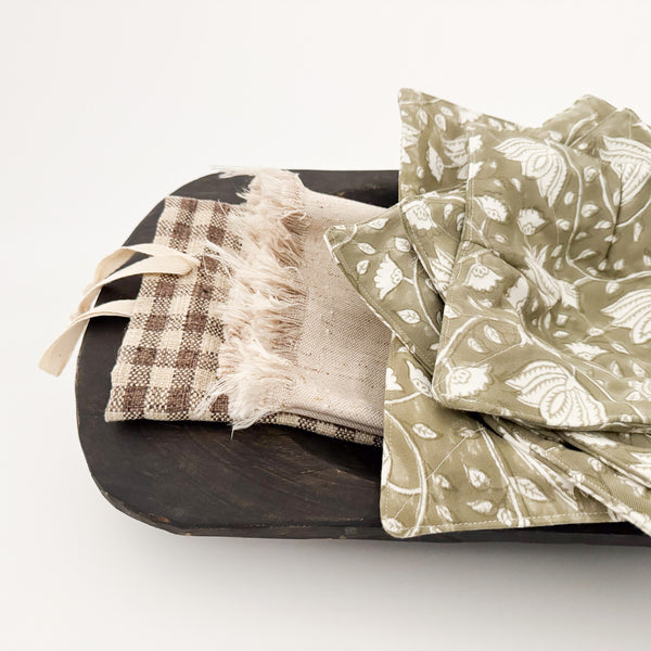 Gift Bundle 'Wooden Dough Bowl, Shopping Bag Organizer, Linen Hand Towel & Bowl Cozy Set of 3'