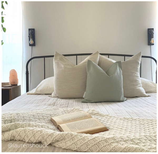Decorative Bed Pillows, How to style pillows on the bed, Bedroom Pillow Set, Neutral Bedroom design with pillows, Hackner Home, Creamy Pillows, Green Pillows
