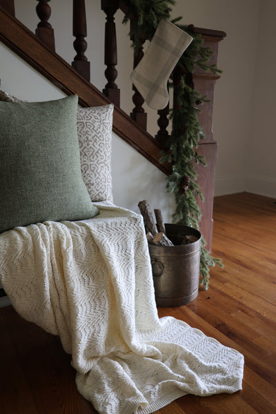 Scalloped Cream Heritage Throw