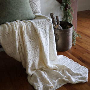 Scalloped Cream Heritage Throw